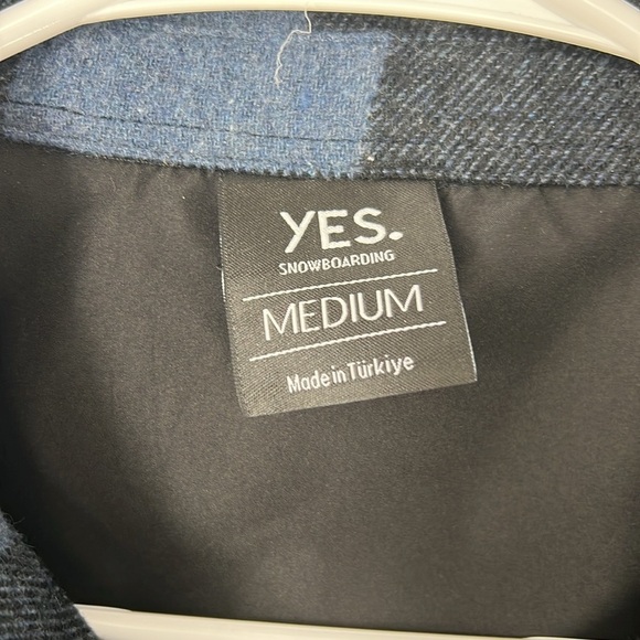Yes snowboarding men’s medium flannel EUC thick snap down - Picture 3 of 5